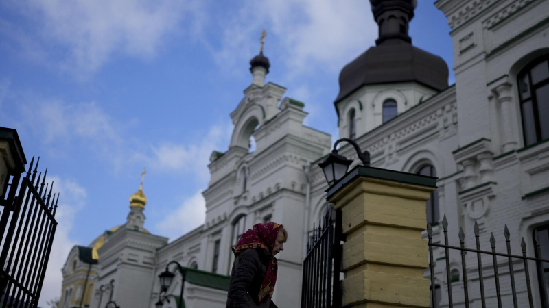 Наместника Киево-Печерской лавры госпитализировали в суде